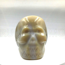 将图片加载到图库查看器,Calcedony skull head figure