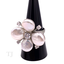 Cargar imagen en el visor de la galería, Freshwater Pearl Big Flower Ring in Sterling Silver