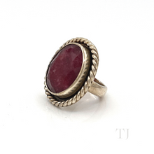 Cargar imagen en el visor de la galería, Side view of Indian Ruby Ring in sterling silver
