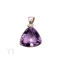 Cargar imagen en el visor de la galería, Amethyst Triangular cut pendant in sterling silver