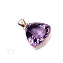 Cargar imagen en el visor de la galería, Top side view of Amethyst Triangular cut pendant in sterling silver