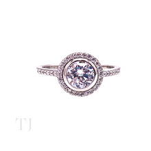 Cargar imagen en el visor de la galería, Diamonique Round Ring in Sterling Silver