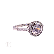 Cargar imagen en el visor de la galería, Diamonique Round Ring in Sterling Silver