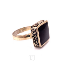 Cargar imagen en el visor de la galería, side view of Black Onyx Square Shape Ring in Sterling Silver