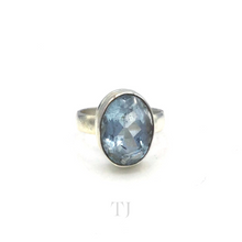 Cargar imagen en el visor de la galería, Aquamarine oval ring in sterling silver