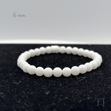 将图片加载到图库查看器,White Agate bead bracelet with elastic string, 6mm