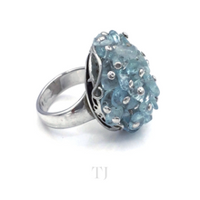 Cargar imagen en el visor de la galería, Side view of Aquamarine grape style ring in sterling silver setting