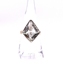 Загрузить изображение в средство просмотра галереи, Green Amethyst Princess Cut Ring in Sterling Silver