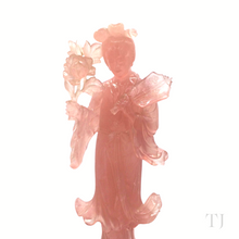 Cargar imagen en el visor de la galería, Goddess of Beauty: Hand-Carved Rose Quartz sculpture