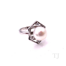 Load image into Gallery viewer, Freshwater Pearl with hexagon frame Ring in 925