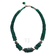 Cargar imagen en el visor de la galería, Green Onyx Round Chip with Silver Ball Necklace in 925
