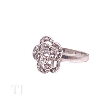 Cargar imagen en el visor de la galería, Diamonique Flower Shape Ring in Sterling Silver