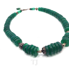 Cargar imagen en el visor de la galería, Green Onyx Round Chip with Silver Ball Necklace in 925