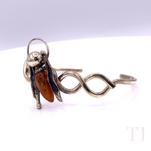 Cargar imagen en el visor de la galería, Amber Bee Bracelet in Sterling Silver