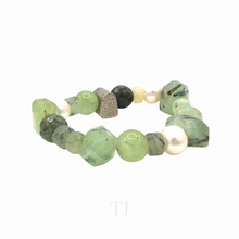 Загрузить изображение в средство просмотра галереи, Peridot Bead and Nugget with Pearl Bracelet