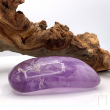 Load image into Gallery viewer, Side view of Amethyst Palm Stone