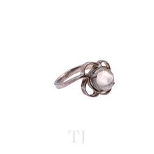 Load image into Gallery viewer, Cat's eye cabochon in twisted sterling silver ring