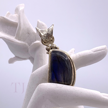 Load image into Gallery viewer, Labradorite Pendant in Sterling Silver
