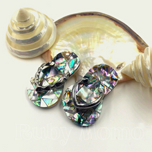 Загрузить изображение в средство просмотра галереи, Mother of Pearl Slipper Shape Pendant