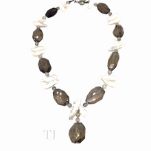 Cargar imagen en el visor de la galería, Smoky Quartz & Pearl Necklace