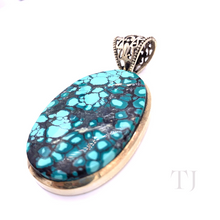 Загрузить изображение в средство просмотра галереи, Blue Turquoise Oval Cabochon in sterling silver pendant
