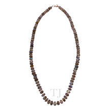 Cargar imagen en el visor de la galería, Labradorite Faceted Round Chip Necklace in 925