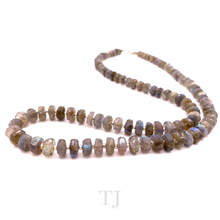 Cargar imagen en el visor de la galería, Labradorite Faceted Round Chip Necklace in 925