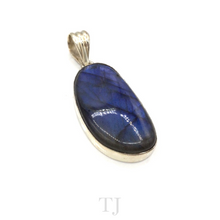 Load image into Gallery viewer, Labradorite Pendant in Sterling Silver