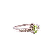 Загрузить изображение в средство просмотра галереи, Peridot Princess Cut Ring in Sterling Silver