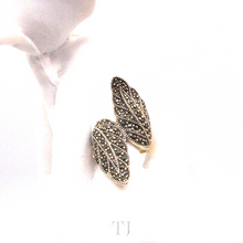 Cargar imagen en el visor de la galería, Two Leaves Twirl Sterling Silver Ring