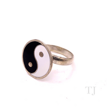 Cargar imagen en el visor de la galería, Black Onyx in Yin-Yang Designed Sterling Silver Ring