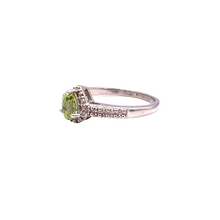 Загрузить изображение в средство просмотра галереи, Peridot Princess Cut Ring in Sterling Silver