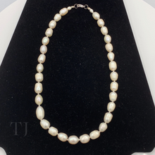 Cargar imagen en el visor de la galería, Freshwater Baroque Pearl Necklace (Knotted)