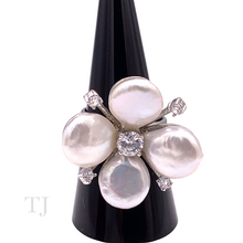 Cargar imagen en el visor de la galería, Freshwater Pearl Big Flower Ring in Sterling Silver