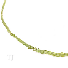 Load image into Gallery viewer, Peridot Round Chip Necklace