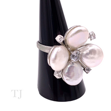 Cargar imagen en el visor de la galería, Freshwater Pearl Big Flower Ring in Sterling Silver