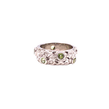 Load image into Gallery viewer, Peridot in Moon Face Style Sterling Silver Ring