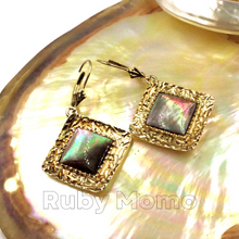 Cargar imagen en el visor de la galería, Mother of Pearl Rhombus Shape Earring in Sterling Silver (Gold Coated)