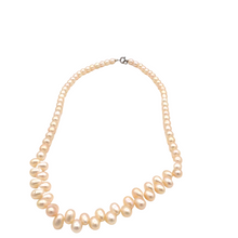 Cargar imagen en el visor de la galería, Fresh water pearl Necklace and Earring set