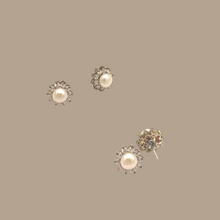 Load image into Gallery viewer, pearl Earring with Diamonquie