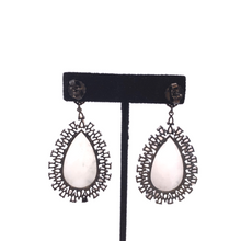 Load image into Gallery viewer, moon stone Earrings In sterling Silver