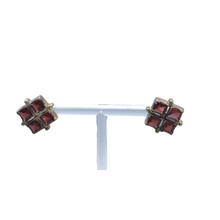Load image into Gallery viewer, Garnet earring with stering silver