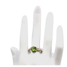 Загрузить изображение в средство просмотра галереи, Peridot Ring in sterling silver