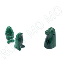 Cargar imagen en el visor de la galería, Hand-Carved Malachite Penguin Figurines