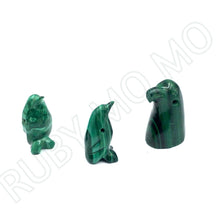 Cargar imagen en el visor de la galería, Hand-Carved Malachite Penguin Figurines