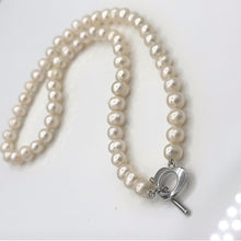 Cargar imagen en el visor de la galería, Freshwater Pearl Knotted Necklace