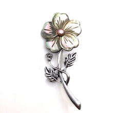 Загрузить изображение в средство просмотра галереи, Silver Brooch in Flower Shape