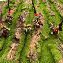 将图片加载到图库查看器，Brass Horse Keychain
