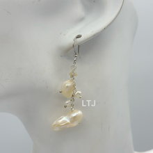 Загрузить изображение в средство просмотра галереи, Natural hanging pearl grape earrings (silver)
