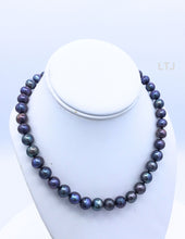 Cargar imagen en el visor de la galería, Natural Pearl (CZ Lock) 18&quot; Necklaces
